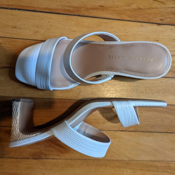 Kelly & Katie Carbren Sandal - White - Picture 9 of 10
